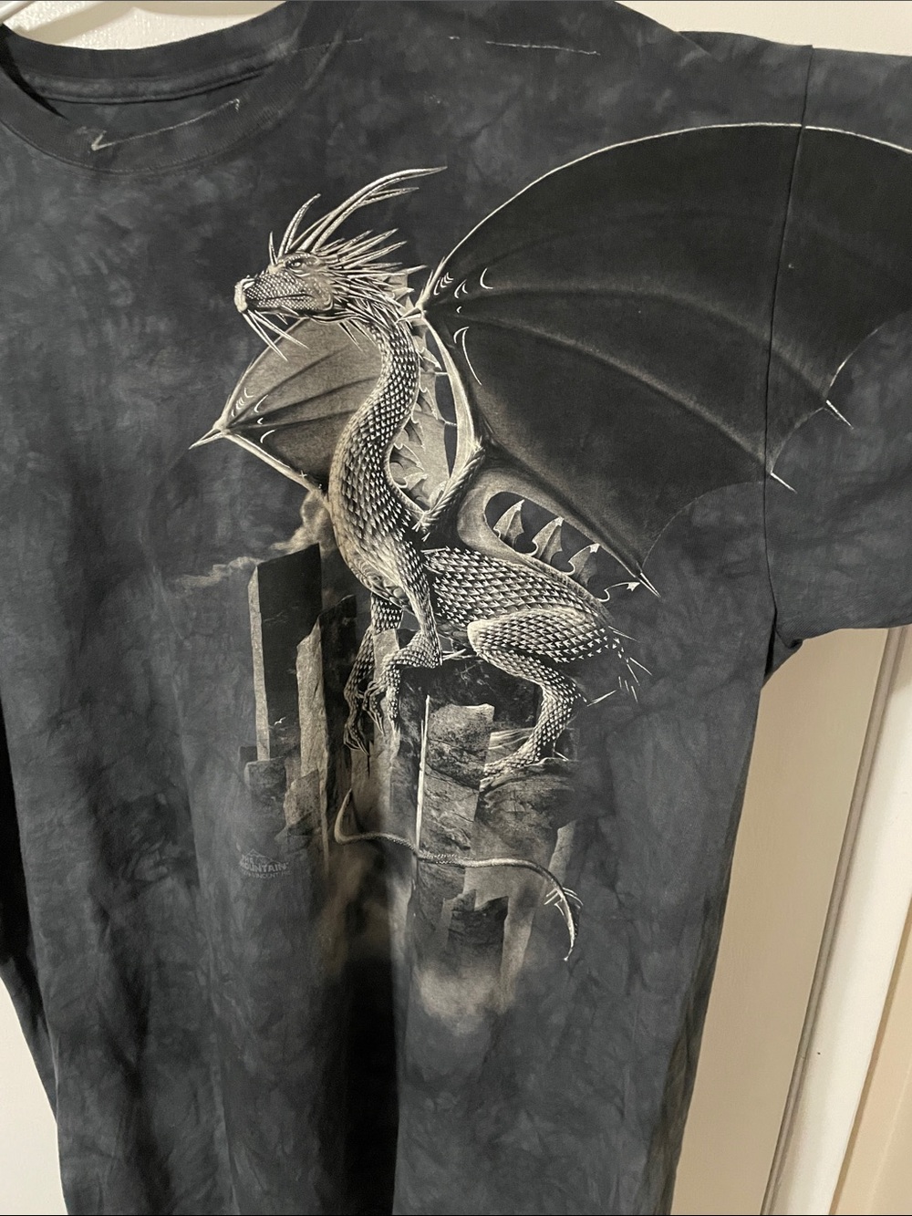 2009 Vincent Hie The Mountain Black and Gray Dragon Graphic Tee Size XXL